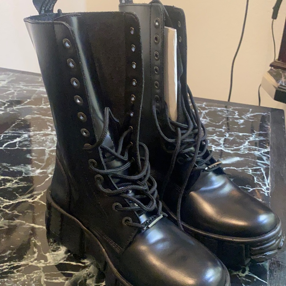 Brand new never worn . Men’s boot  size 38 European size 8-9 United States size